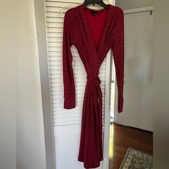 Ann Taylor Red w/ Navy Blue Long Sleeve Wrap Dress - Classic Look. NWT Size 4 - Picture 2 of 4